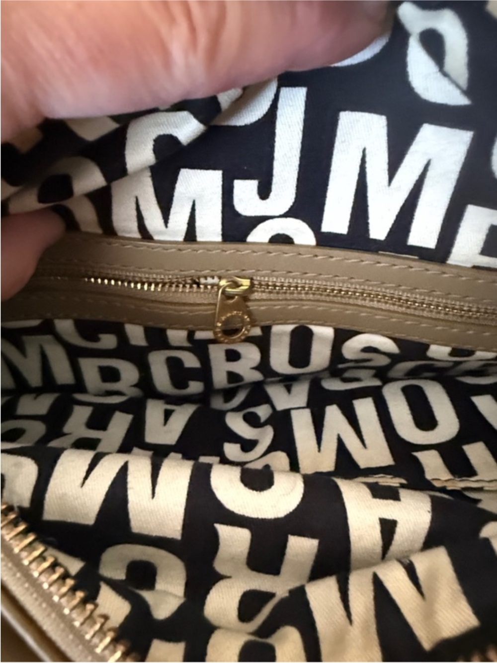 ☀️SALE!☀️ Marc Jacobs Totally Turnlock Lil Shifty Taupe Leather Bag - Picture 7 of 11